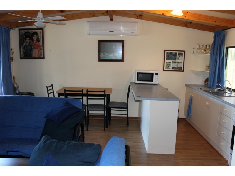Cabin G8 Punyelroo Caravan Park, Punyelroo SA 5354
