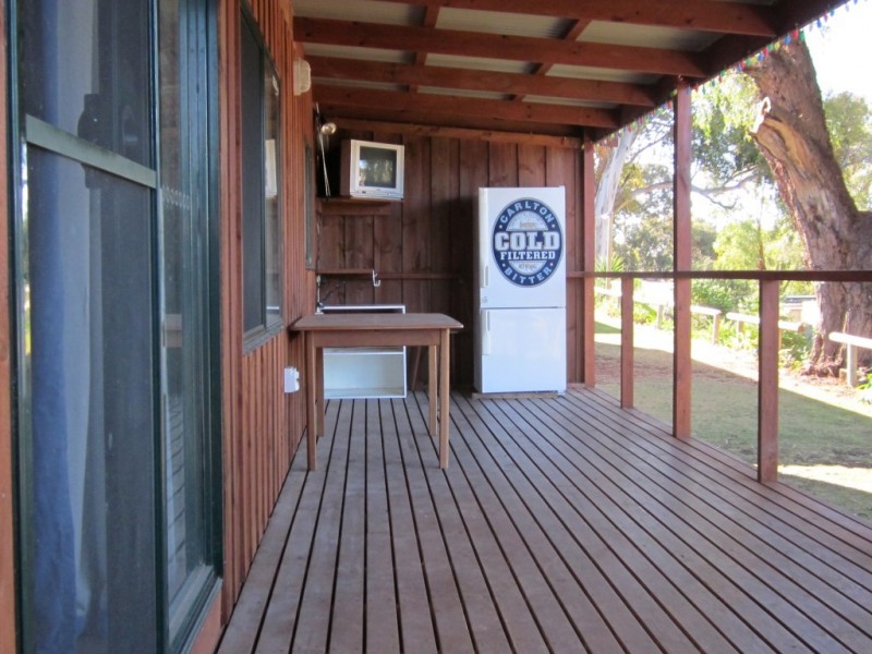Cabin Site G8 Punyelroo Caravan Park, Punyelroo VIA, Mannum SA 5238