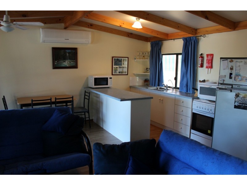 Cabin Site G8 Punyelroo Caravan Park, Punyelroo VIA, Mannum SA 5238