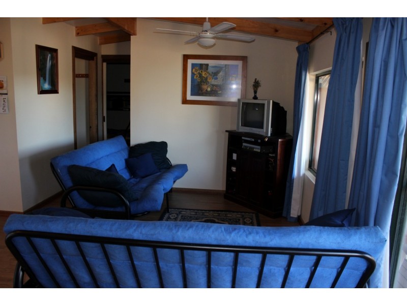 Cabin Site G8 Punyelroo Caravan Park, Punyelroo VIA, Mannum SA 5238