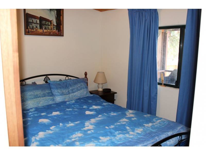 Cabin Site G8 Punyelroo Caravan Park, Punyelroo VIA, Mannum SA 5238