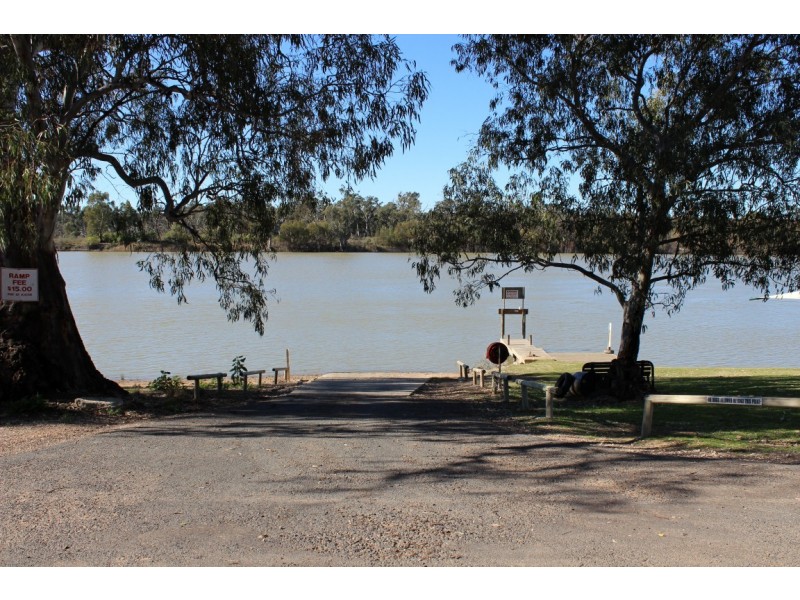 Cabin Site G8 Punyelroo Caravan Park, Punyelroo VIA, Mannum SA 5238