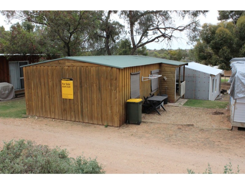 Cabin F8 Punyelroo Caravan Park, PUNYELROO via, Mannum SA 5238