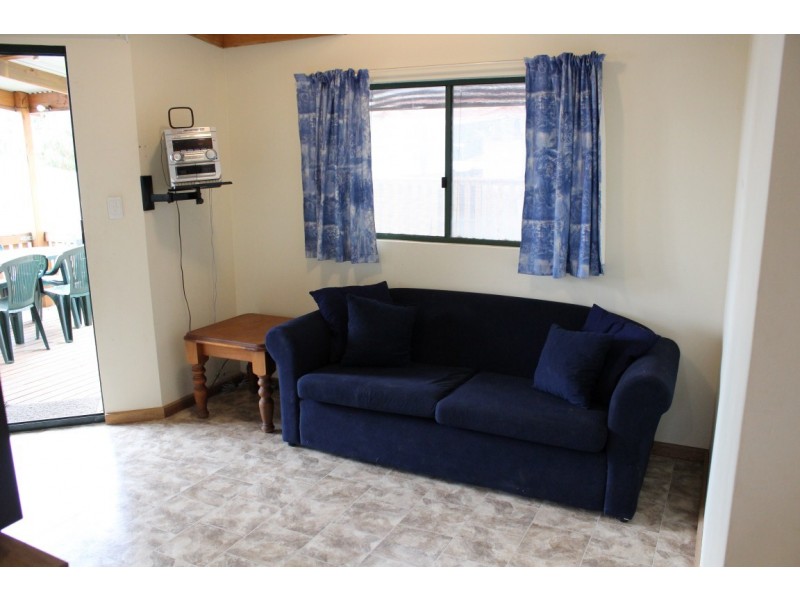 Cabin F8 Punyelroo Caravan Park, PUNYELROO via, Mannum SA 5238