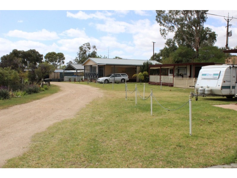 Cabin No. 6 Grulunga Caravan Park, Younghusband SA 5238
