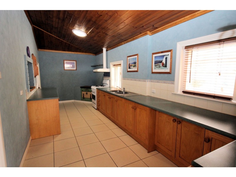 13 Adelaide Road, Palmer SA 5237