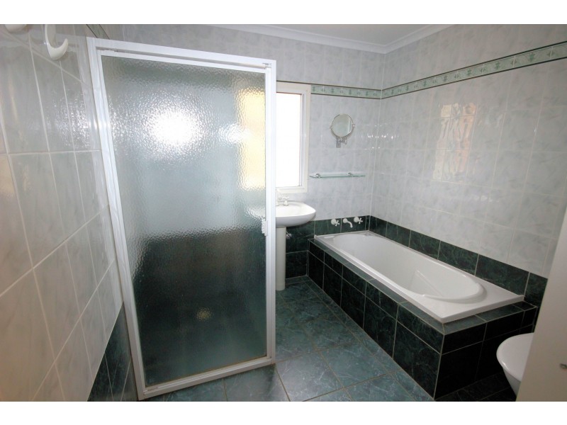 13 Adelaide Road, Palmer SA 5237