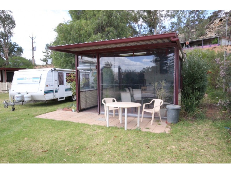 Cabin 6 Grulunga Caravan Park, YOUNGHUSBAND via, Mannum SA 5238