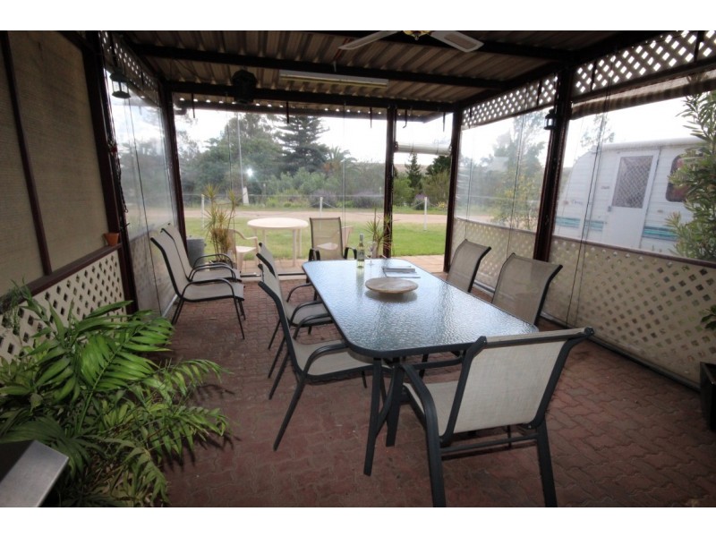 Cabin 6 Grulunga Caravan Park, YOUNGHUSBAND via, Mannum SA 5238