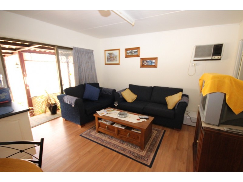 Cabin 6 Grulunga Caravan Park, YOUNGHUSBAND via, Mannum SA 5238