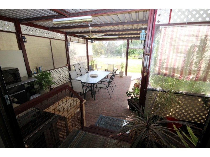 Cabin 6 Grulunga Caravan Park, YOUNGHUSBAND via, Mannum SA 5238