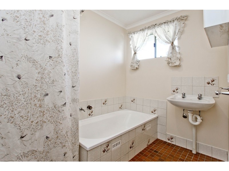 16 Barton Crescent, Burton SA 5110