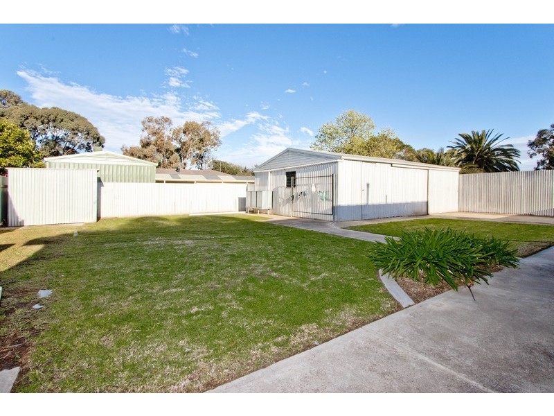 16 Barton Crescent, Burton SA 5110