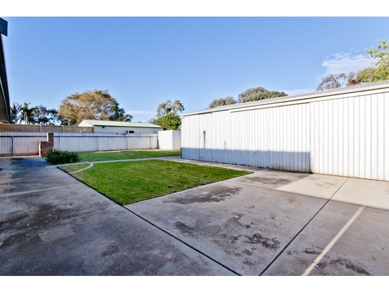 16 Barton Crescent, Burton SA 5110