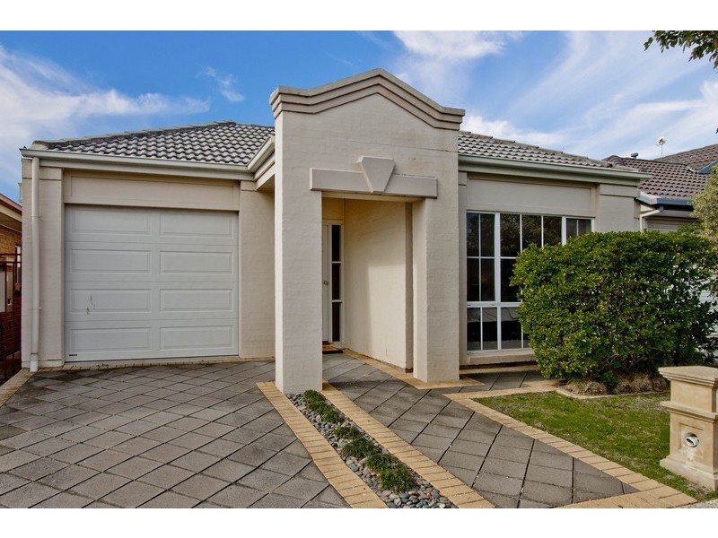 8 Petrel Crescent, Mawson Lakes SA 5095