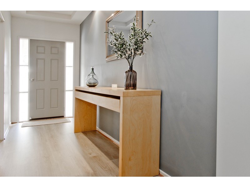 8 Petrel Crescent, Mawson Lakes SA 5095