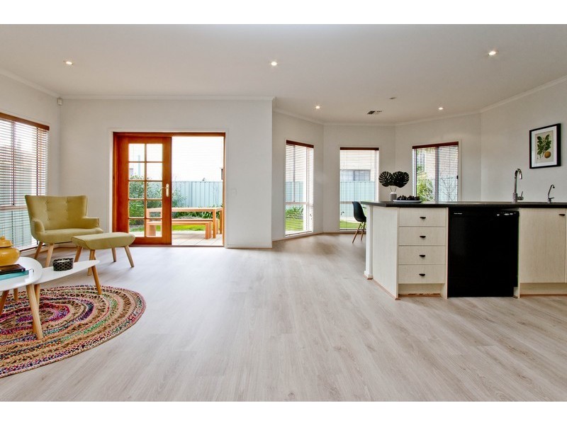 8 Petrel Crescent, Mawson Lakes SA 5095