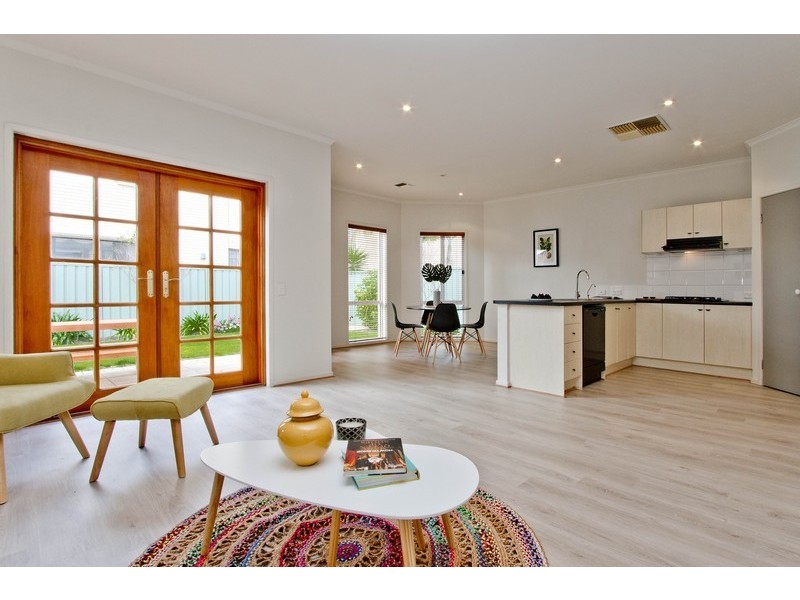 8 Petrel Crescent, Mawson Lakes SA 5095