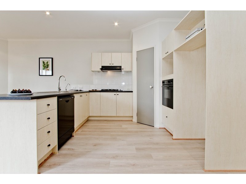 8 Petrel Crescent, Mawson Lakes SA 5095