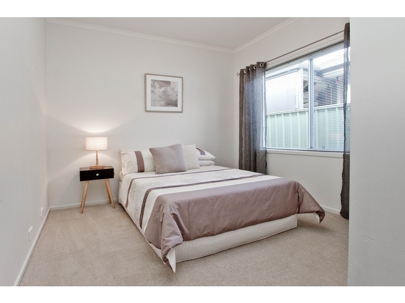 8 Petrel Crescent, Mawson Lakes SA 5095