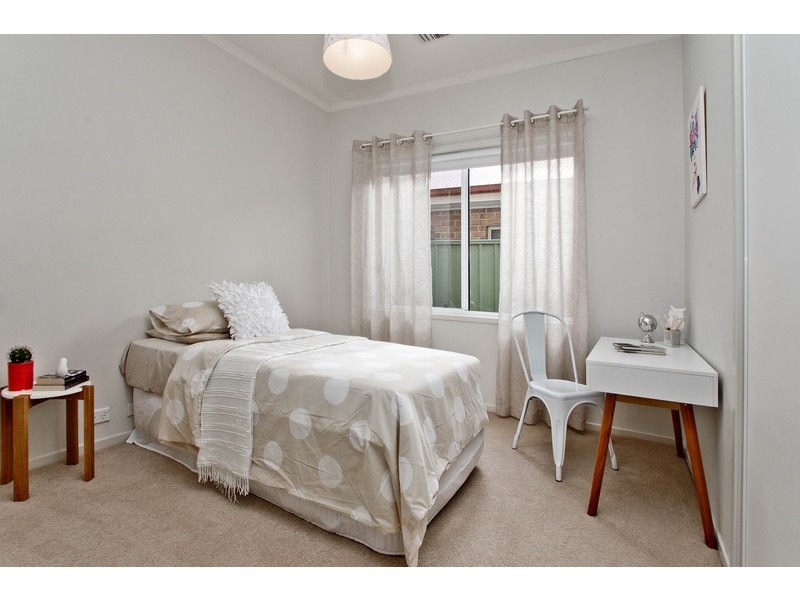 8 Petrel Crescent, Mawson Lakes SA 5095