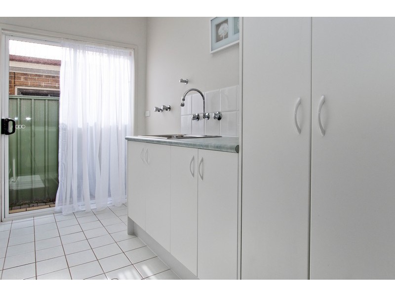 8 Petrel Crescent, Mawson Lakes SA 5095