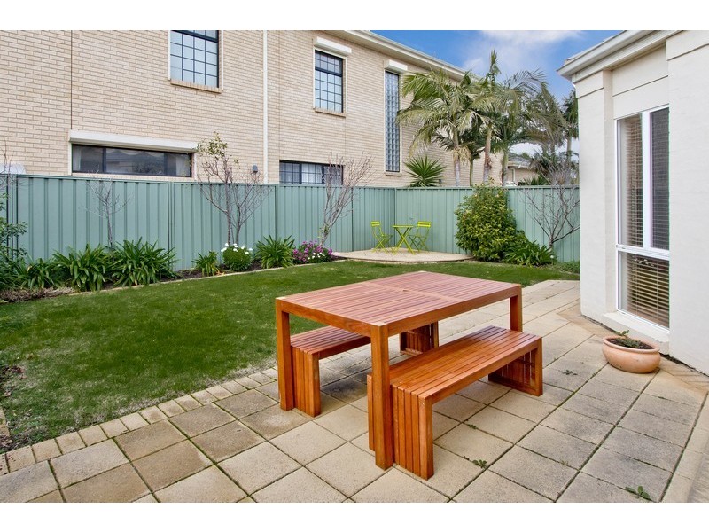 8 Petrel Crescent, Mawson Lakes SA 5095