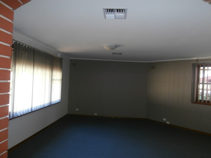 17 Wyndham Crescent, Surrey Downs SA 5126