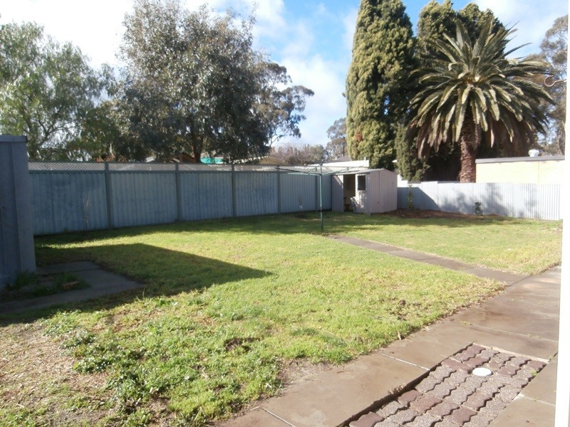 17 Wyndham Crescent, Surrey Downs SA 5126