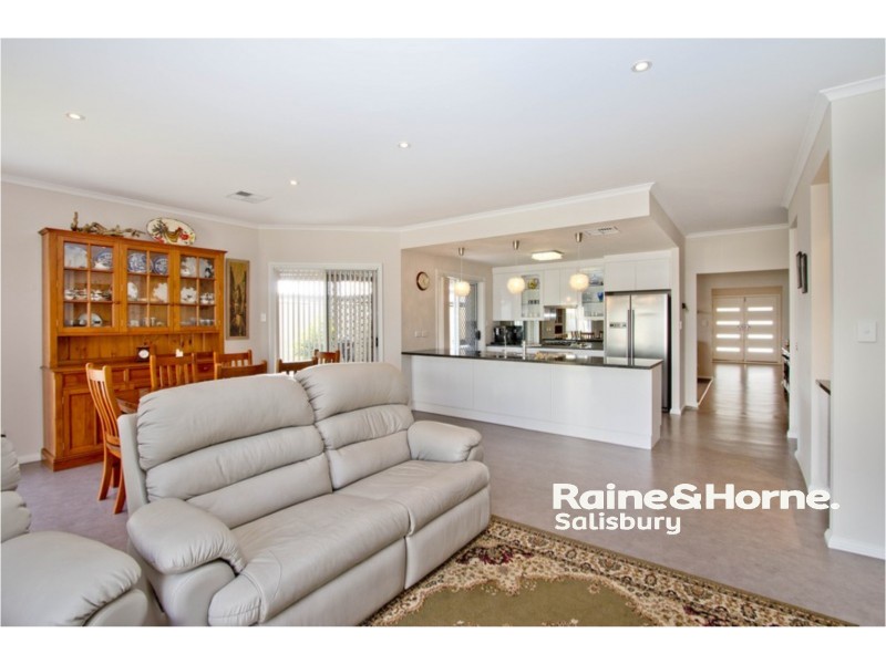 11 Maria Street, Salisbury Downs SA 5108