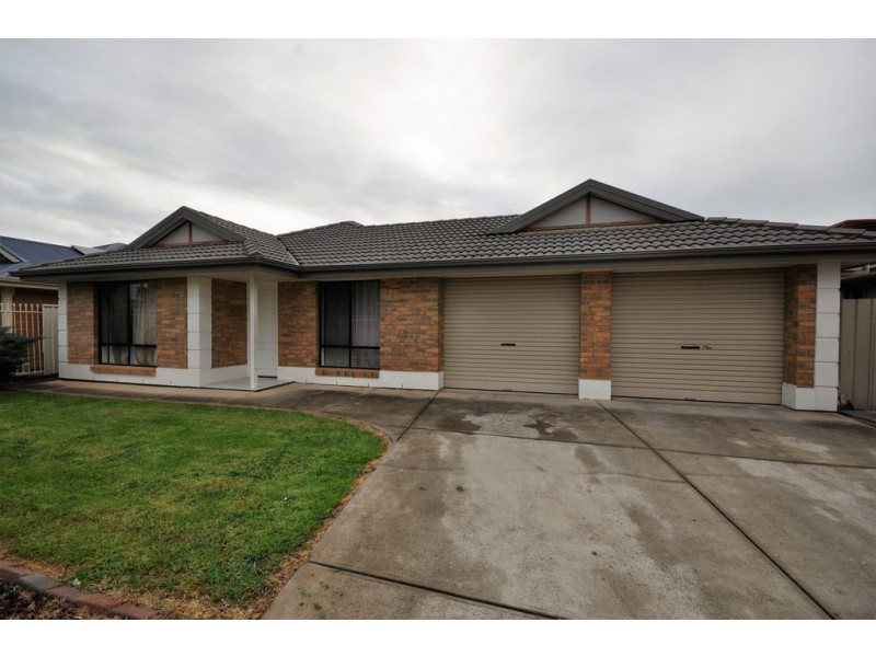 12 Moulds Crescent, Smithfield SA 5114
