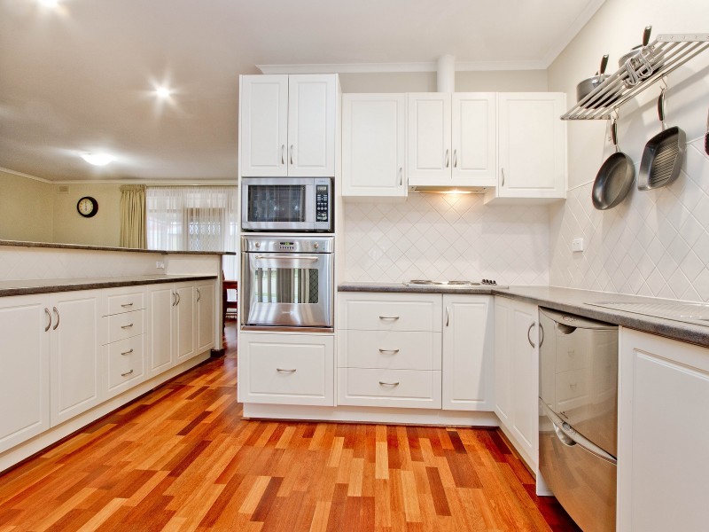 9 Vale Avenue, Valley View SA 5093