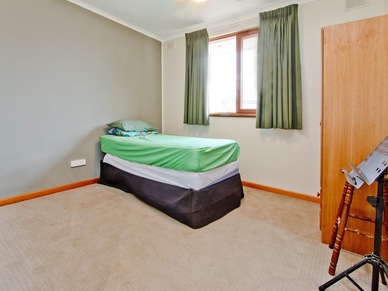 9 Vale Avenue, Valley View SA 5093