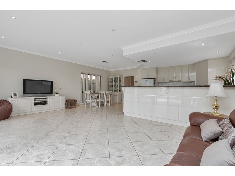 6 Pike Avenue, Mawson Lakes SA 5095