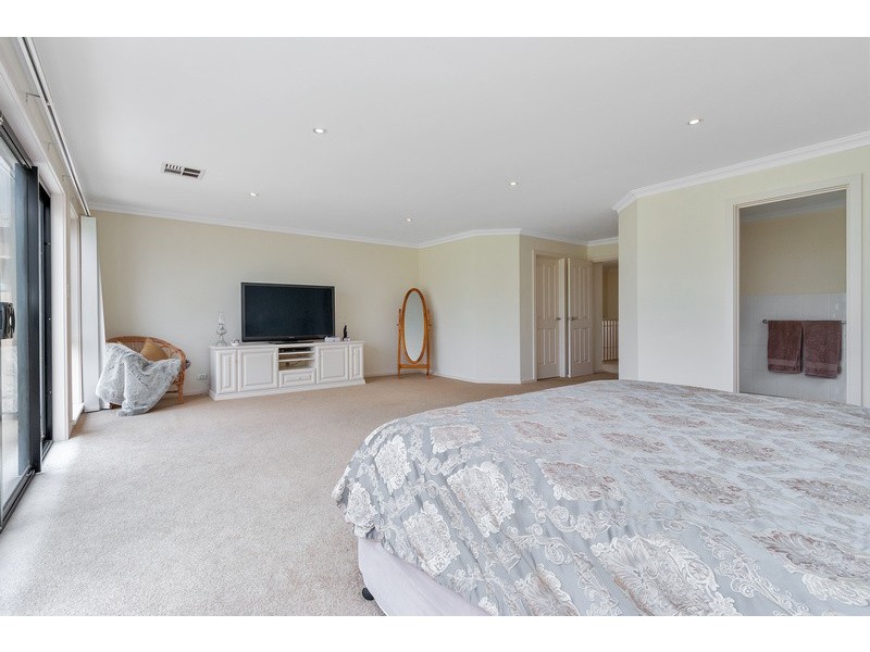 6 Pike Avenue, Mawson Lakes SA 5095