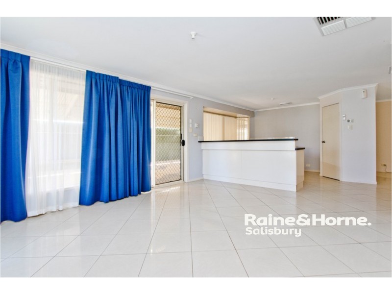 10 Carabeen Crescent, Andrews Farm SA 5114