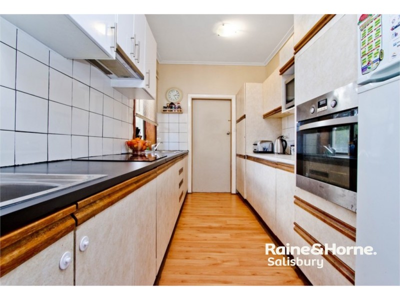 8 Wallace Road, Elizabeth Vale SA 5112