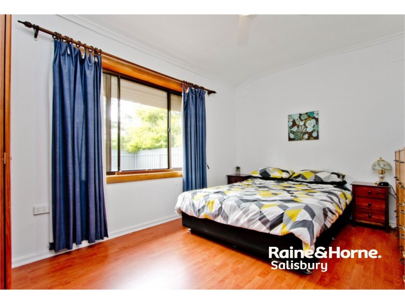 8 Wallace Road, Elizabeth Vale SA 5112