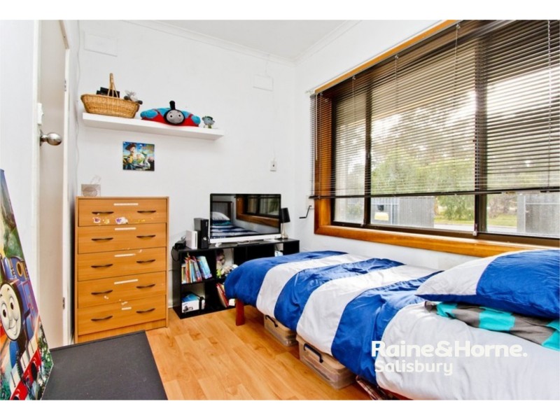 8 Wallace Road, Elizabeth Vale SA 5112