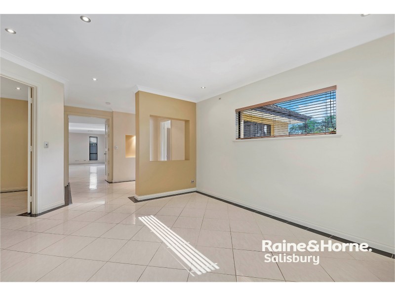 7 Creekview Drive, Mawson Lakes SA 5095