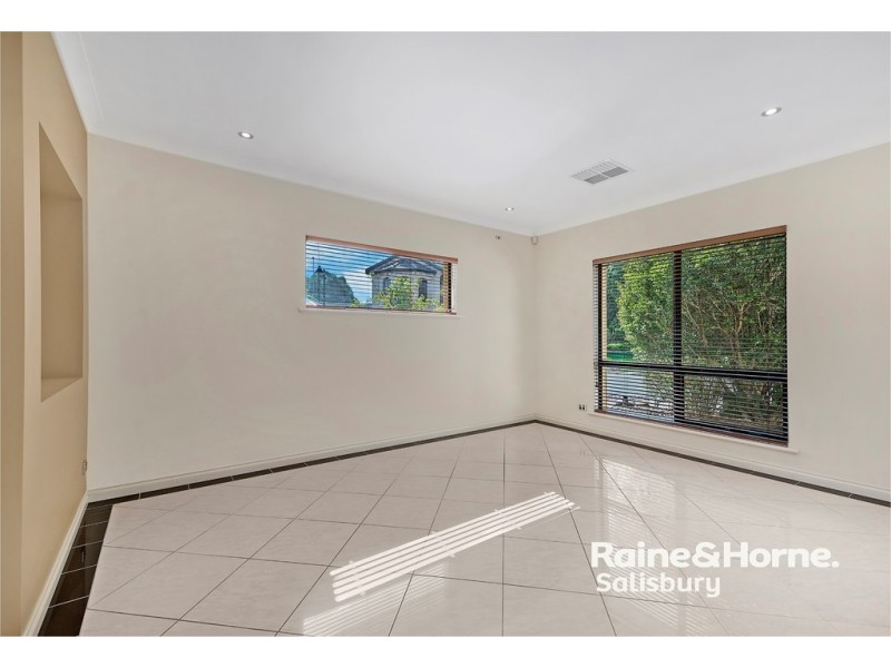 7 Creekview Drive, Mawson Lakes SA 5095