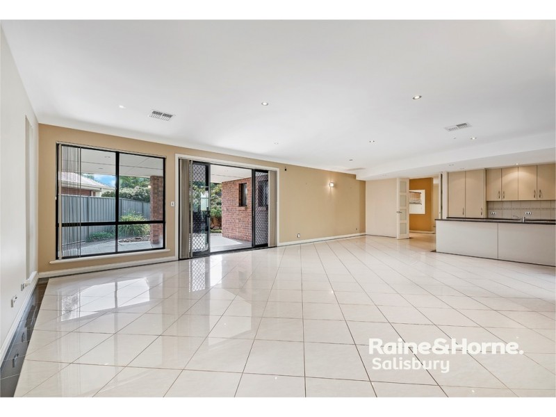 7 Creekview Drive, Mawson Lakes SA 5095