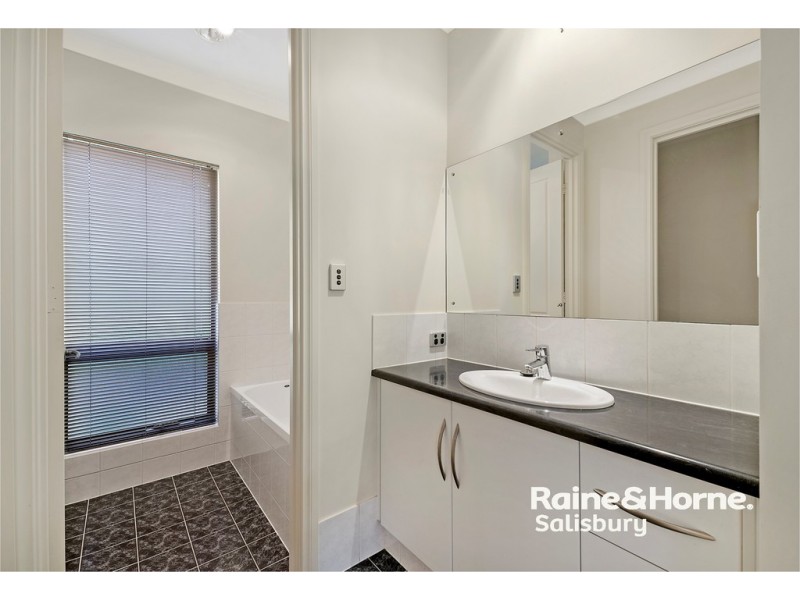 7 Creekview Drive, Mawson Lakes SA 5095