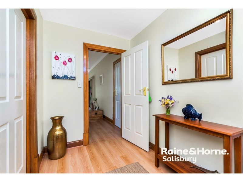 20 Creekview Drive, Mawson Lakes SA 5095