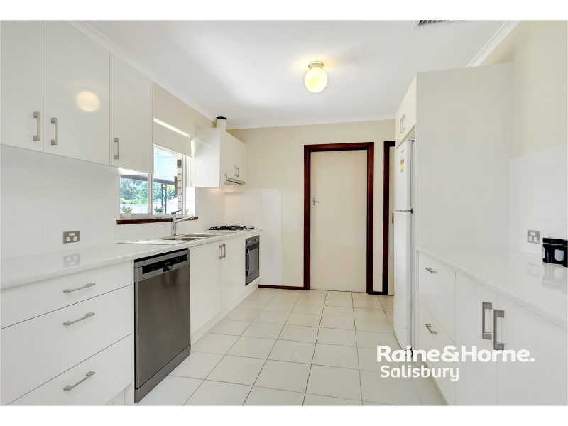 9 Wicklow Street, Salisbury Downs SA 5108