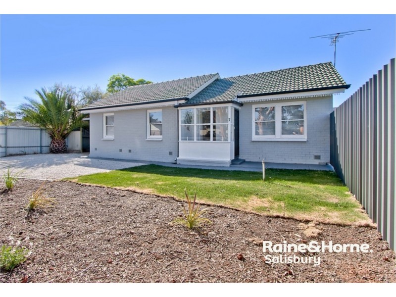 7 St Leonard Crescent, Elizabeth Downs SA 5113