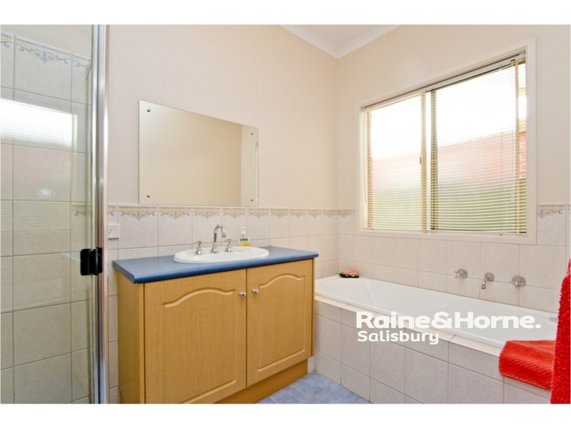 28 Blue Wren Circuit, Mawson Lakes SA 5095