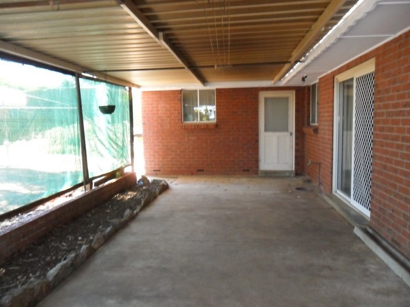 26 hilltop boulevard, Hillbank SA 5112