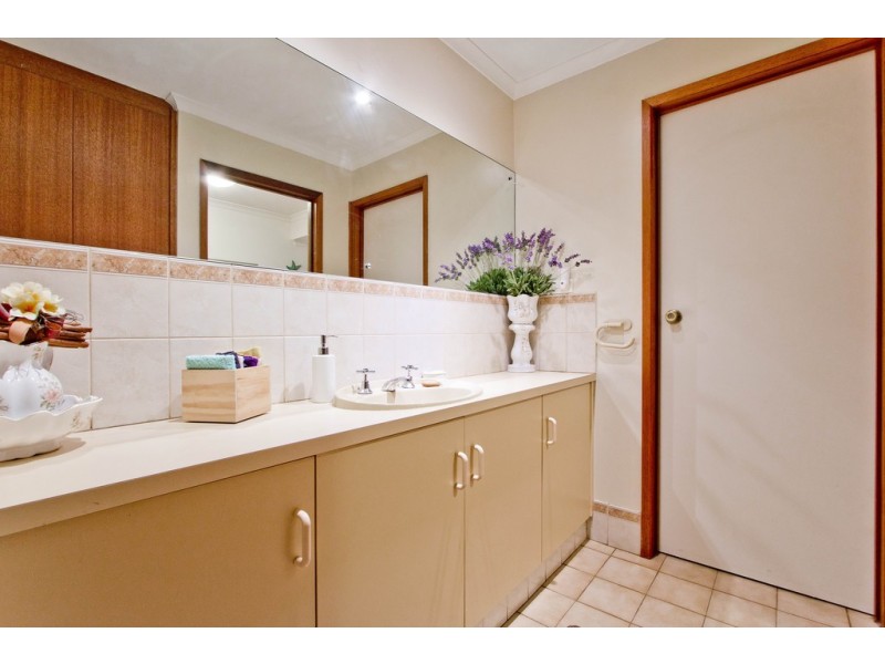 136 Target Hill Road, Salisbury Heights SA 5109