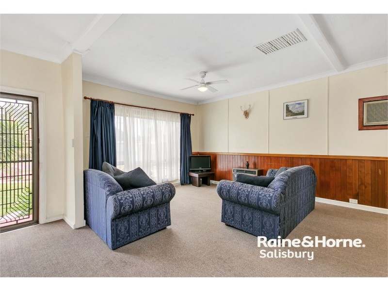 33 Leslie McIntyre Avenue, Salisbury Downs SA 5108